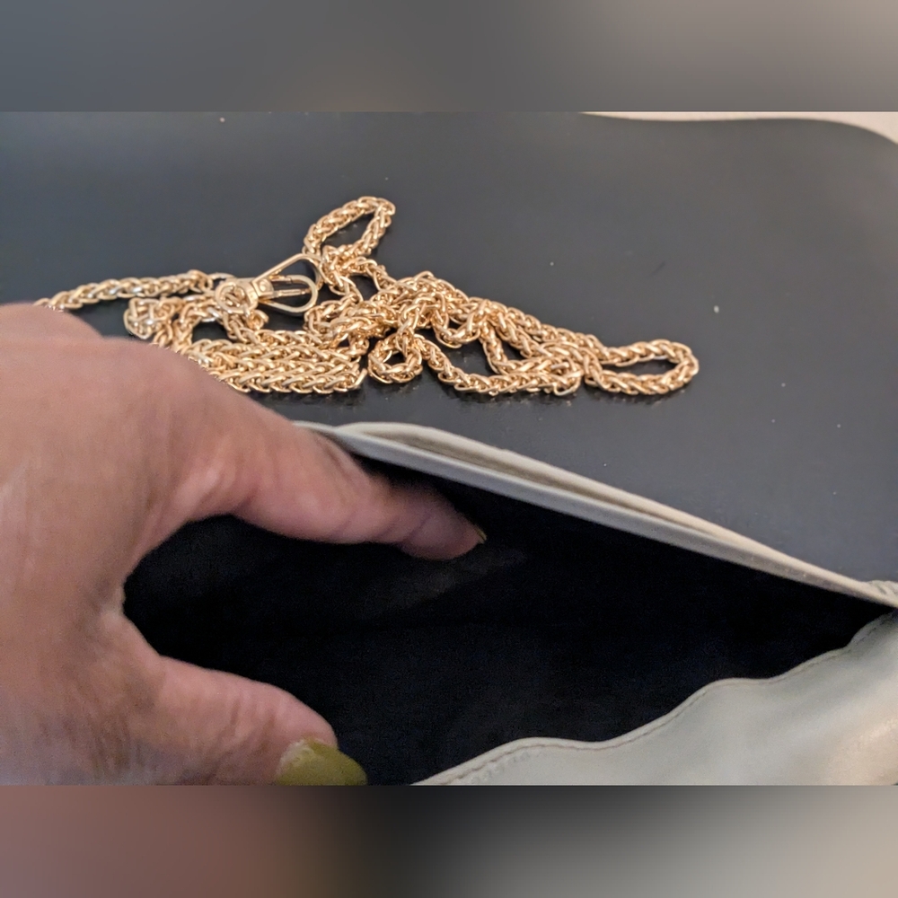 GUCCI Sima Leather Heart Gold Crest Cream Logo Embossed Zip Around Long Wallet - Picture 7 of 16